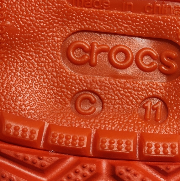 DISNEY MAQUEEN SIZE C11 Red BOY Slippers with Cartoon Charms - Picture 5 of 10